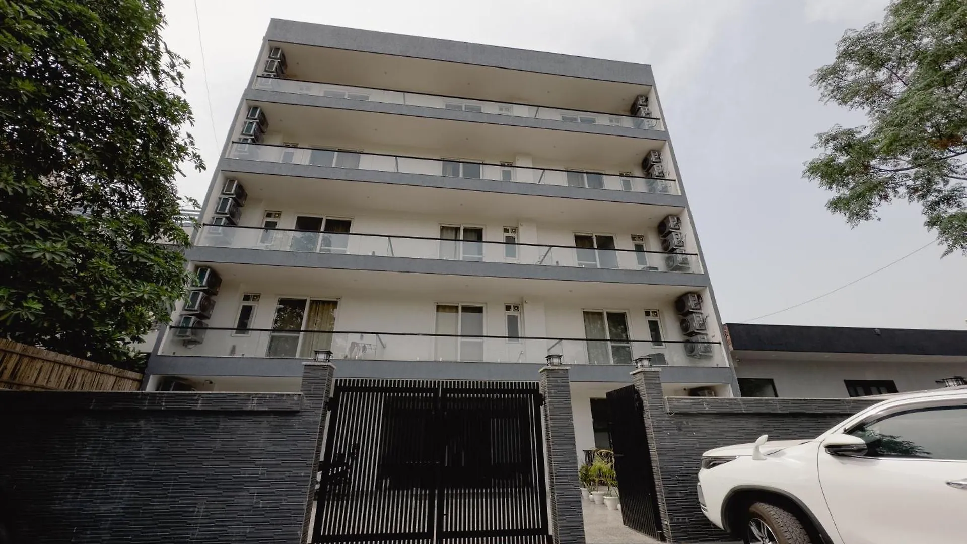 Contactos de Liv Regalia - One Horizon Centre Golf Course Road